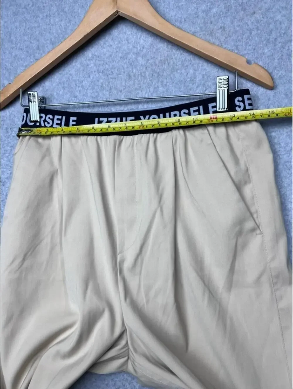 IZZUE Yourself Khaki Pleated Trousers Logo Waistband Tapered Pants Womens 29 In